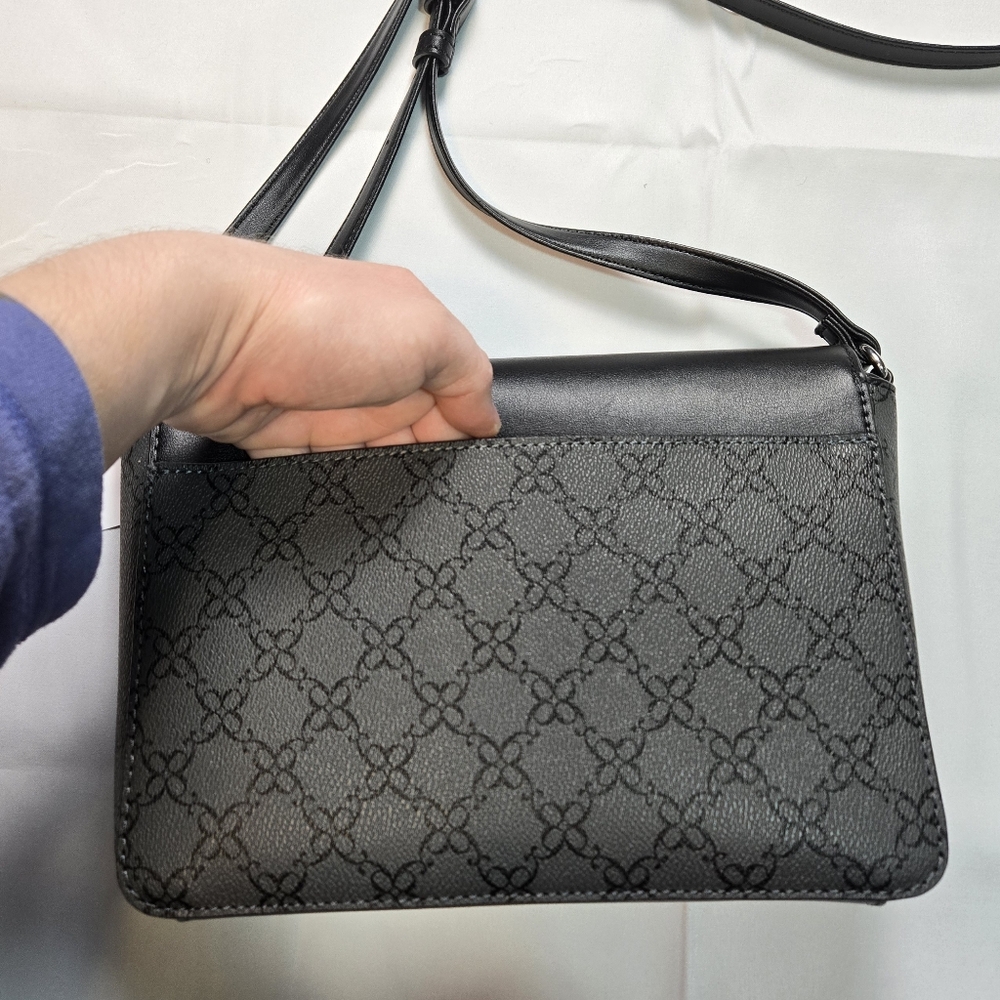 Nine West Black Crossbody Bag with Elegant Design and Adjustable Strap - Picture 3 of 8
